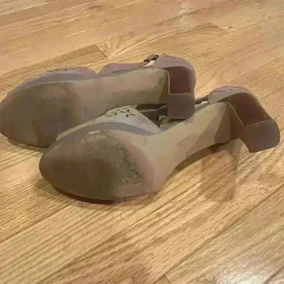 Clarks Artisan Women's Open Toe Heels Brown Leather Geometric Cutouts Size 9.5 - Picture 7 of 7